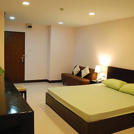 Mok Mek 72 Hotel Bangkok Bagian luar foto