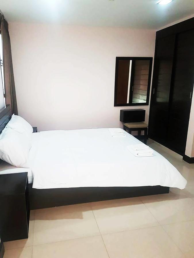 Mok Mek 72 Hotel Bangkok Bagian luar foto